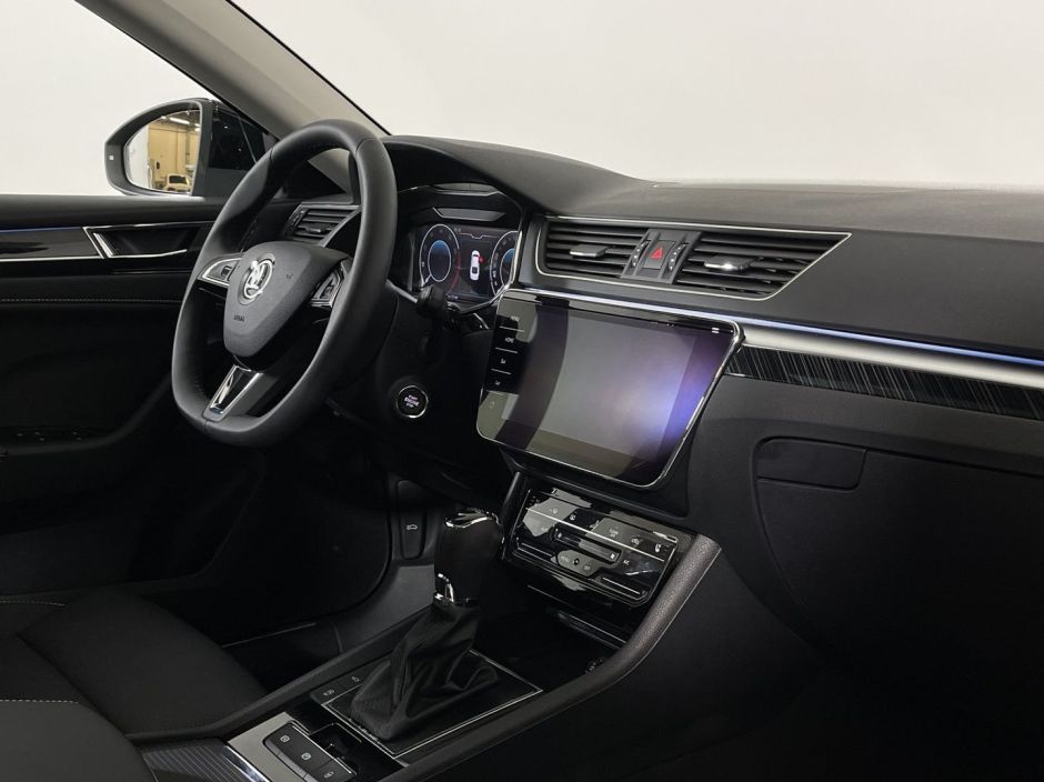 Skoda Superb Luxury 2.0 РКПП, 2024 фото 13