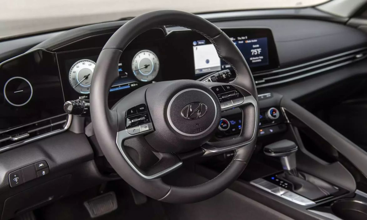 Hyundai Elantra Комфорт / Comfort 2.0 АКПП фото 11