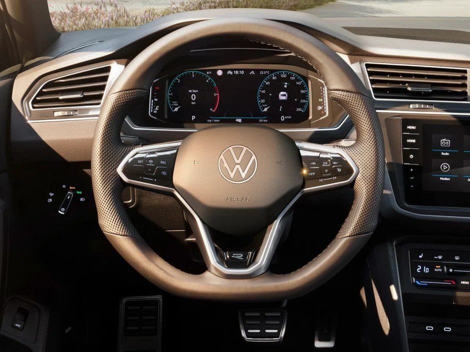 Volkswagen Tiguan Р-Линия / R-Line 2.0 АКПП фото 5