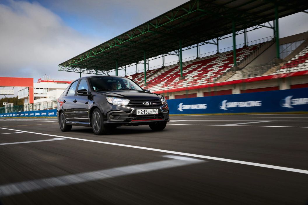 Lada Granta Sport лифтбек Комфорт  1.6 МКПП фото 4