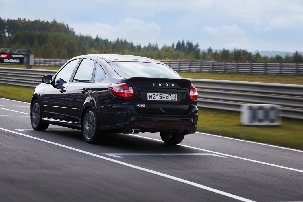 Lada Granta Sport Лифтбек Драйв 1.6 МКПП фото 2