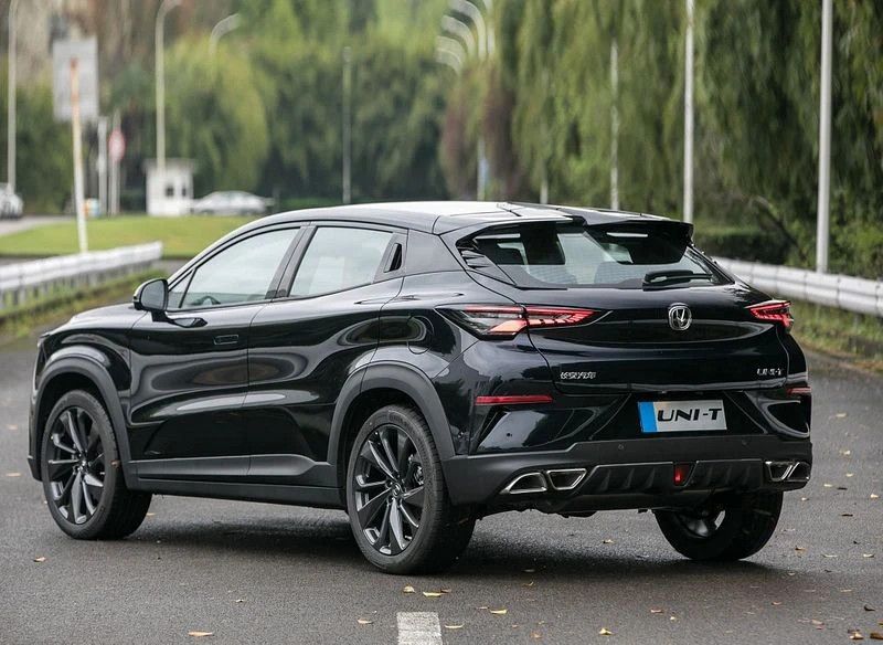 Changan UNI-T Люкс / Luxe 1.5 DCT фото 3