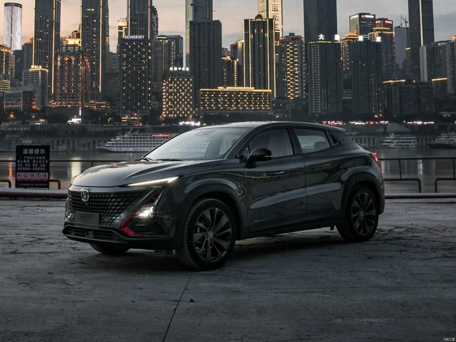 Changan UNI-T Люкс / Luxe 1.5 DCT фото 6