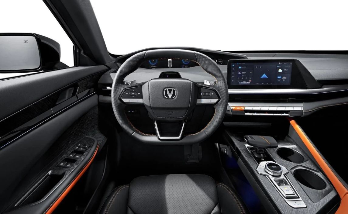 Changan UNI-V Стандарт 1.5 DCT фото 5