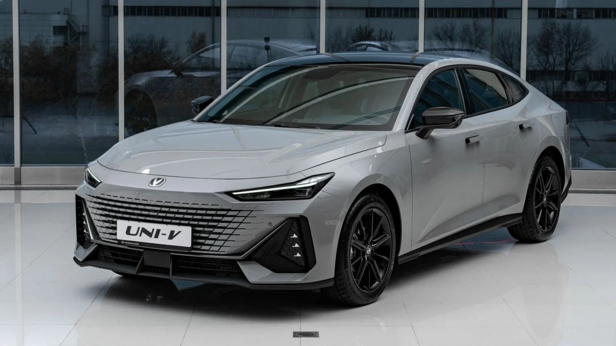Changan UNI-V Стандарт 1.5 DCT фото 7