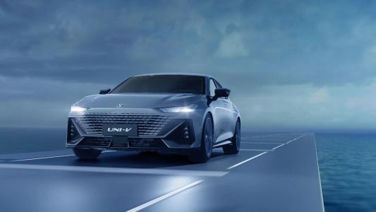 Changan UNI-V Комфорт  1.5 DCT превью 2