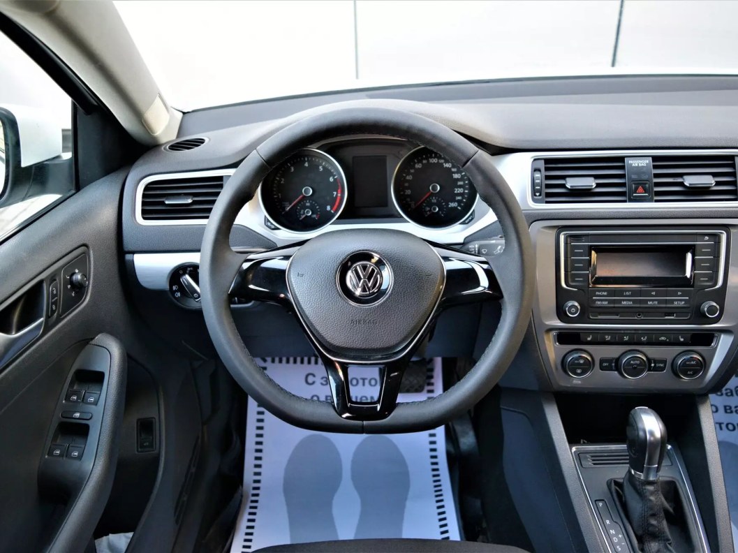 Volkswagen Jetta 1.6 АКПП фото 15