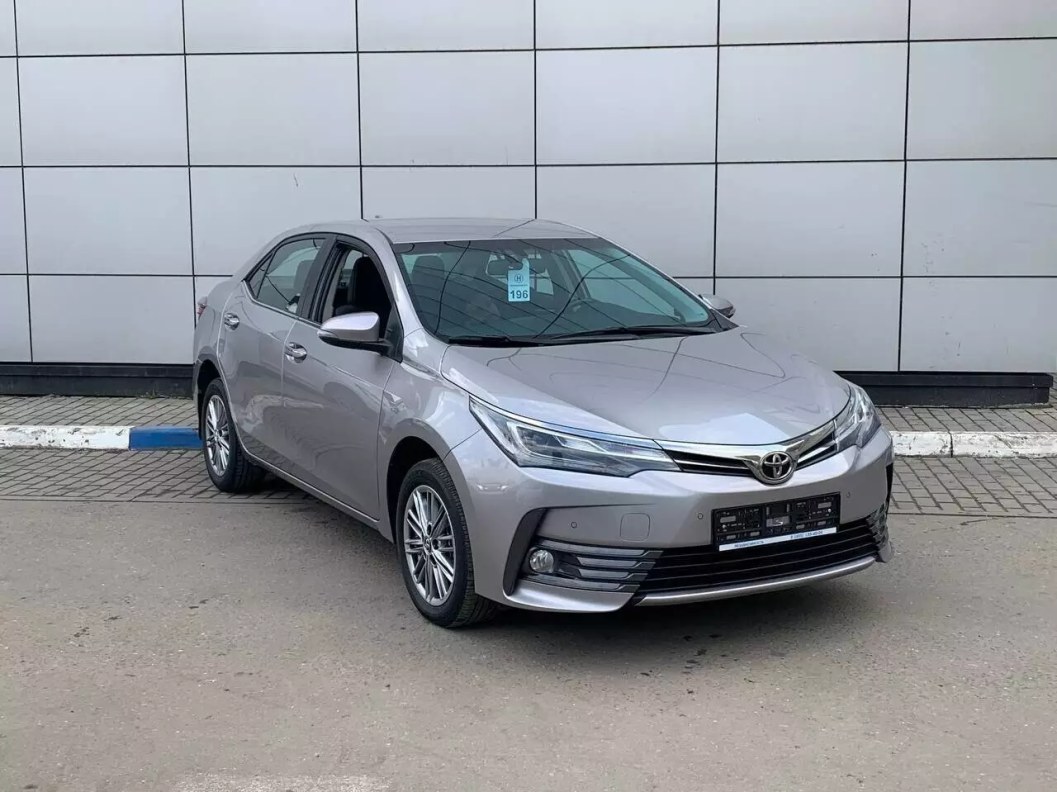 Toyota Corolla 1.8 CVT фото 1