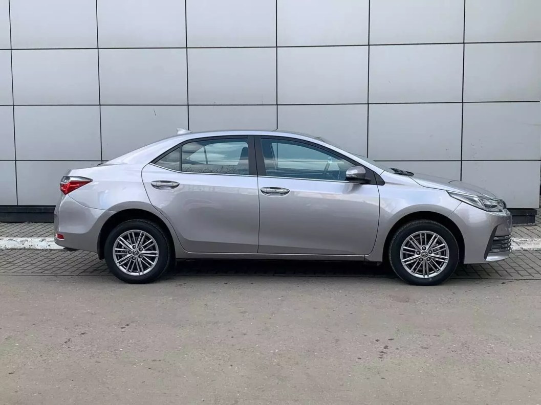 Toyota Corolla 1.8 CVT фото 4