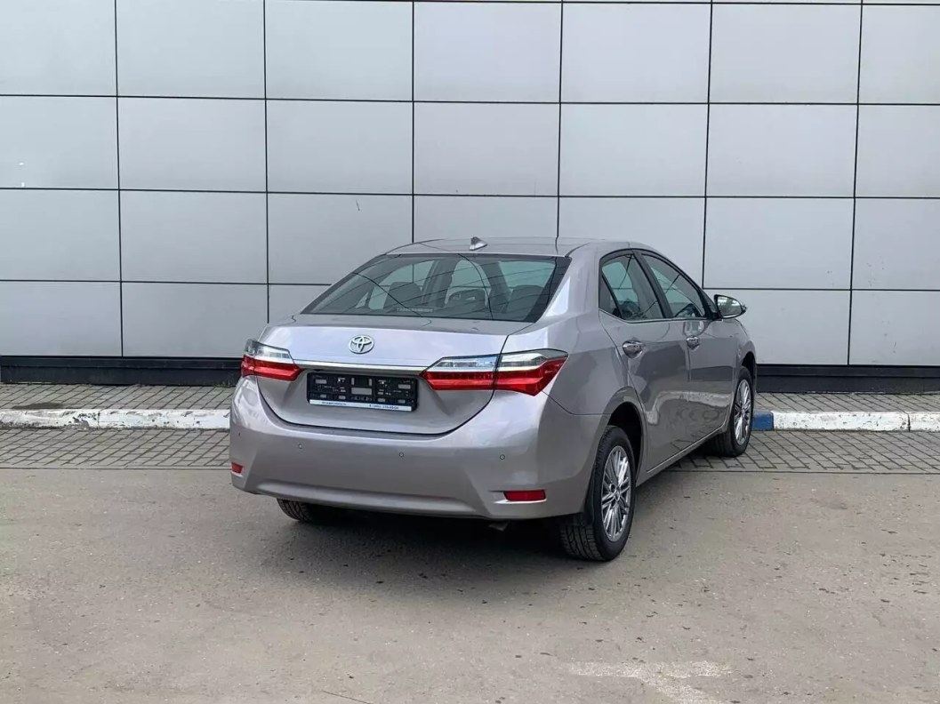 Toyota Corolla 1.8 CVT фото 6