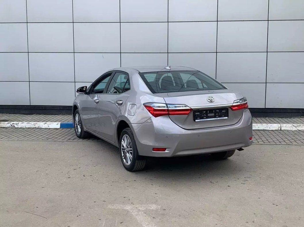 Toyota Corolla 1.8 CVT фото 8