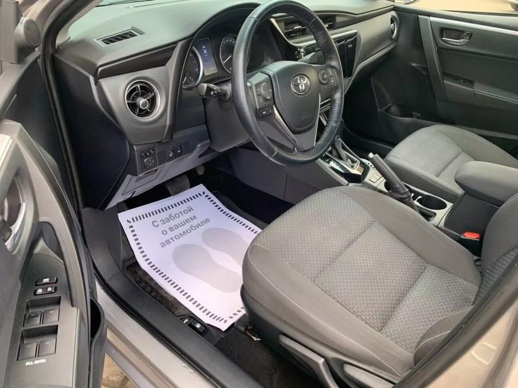 Toyota Corolla 1.8 CVT фото 9