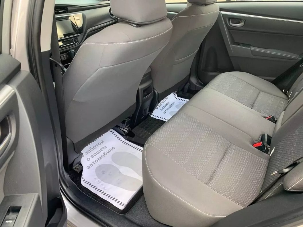 Toyota Corolla 1.8 CVT фото 11