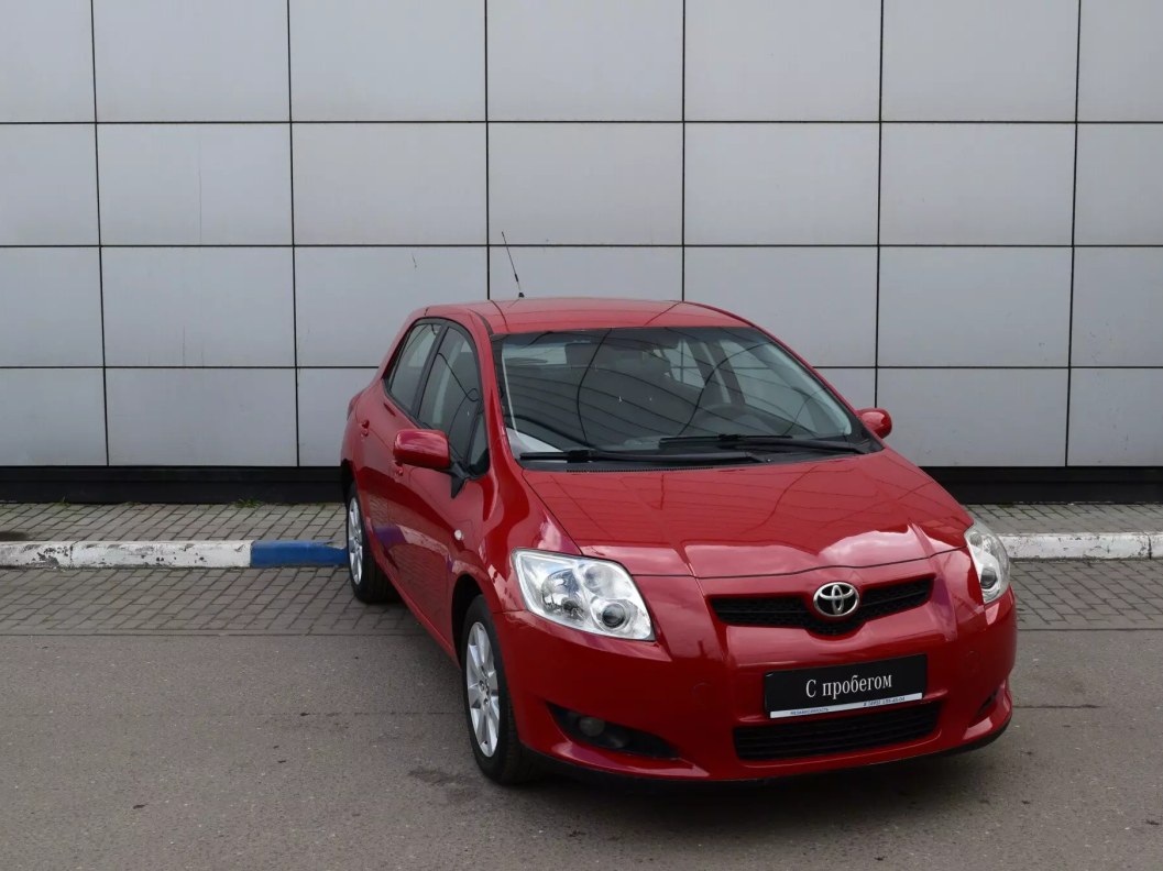 Toyota Auris 1.6  фото 1