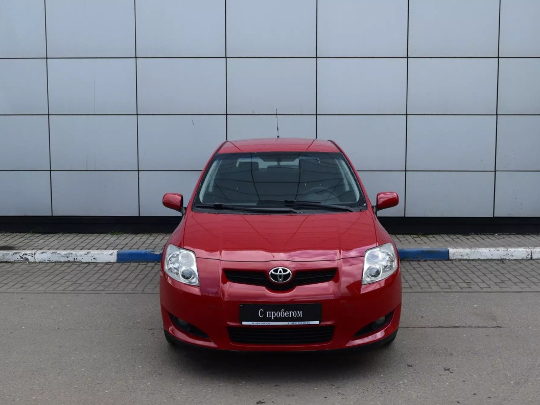 Toyota Auris 1.6  фото 2