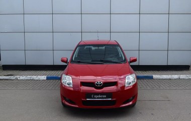 Toyota Auris 1.6  превью 2