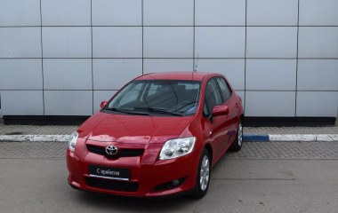 Toyota Auris 1.6  превью 3