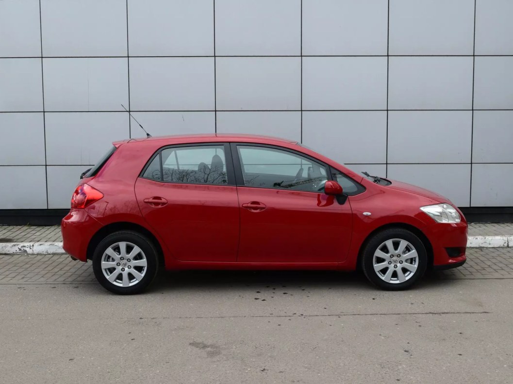 Toyota Auris 1.6  фото 4