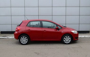 Toyota Auris 1.6  превью 4