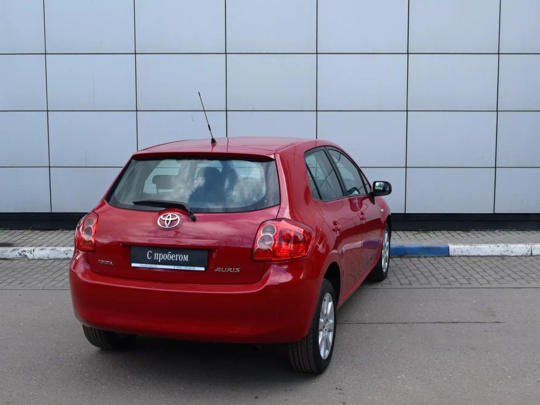 Toyota Auris 1.6  фото 6