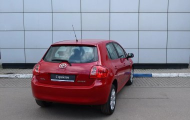 Toyota Auris 1.6  превью 6