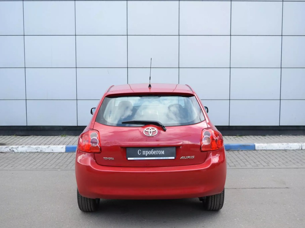 Toyota Auris 1.6  фото 7
