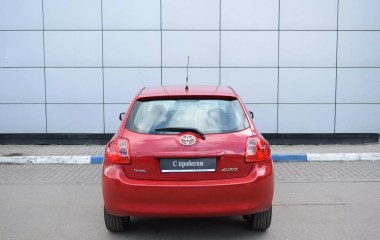 Toyota Auris 1.6  превью 7