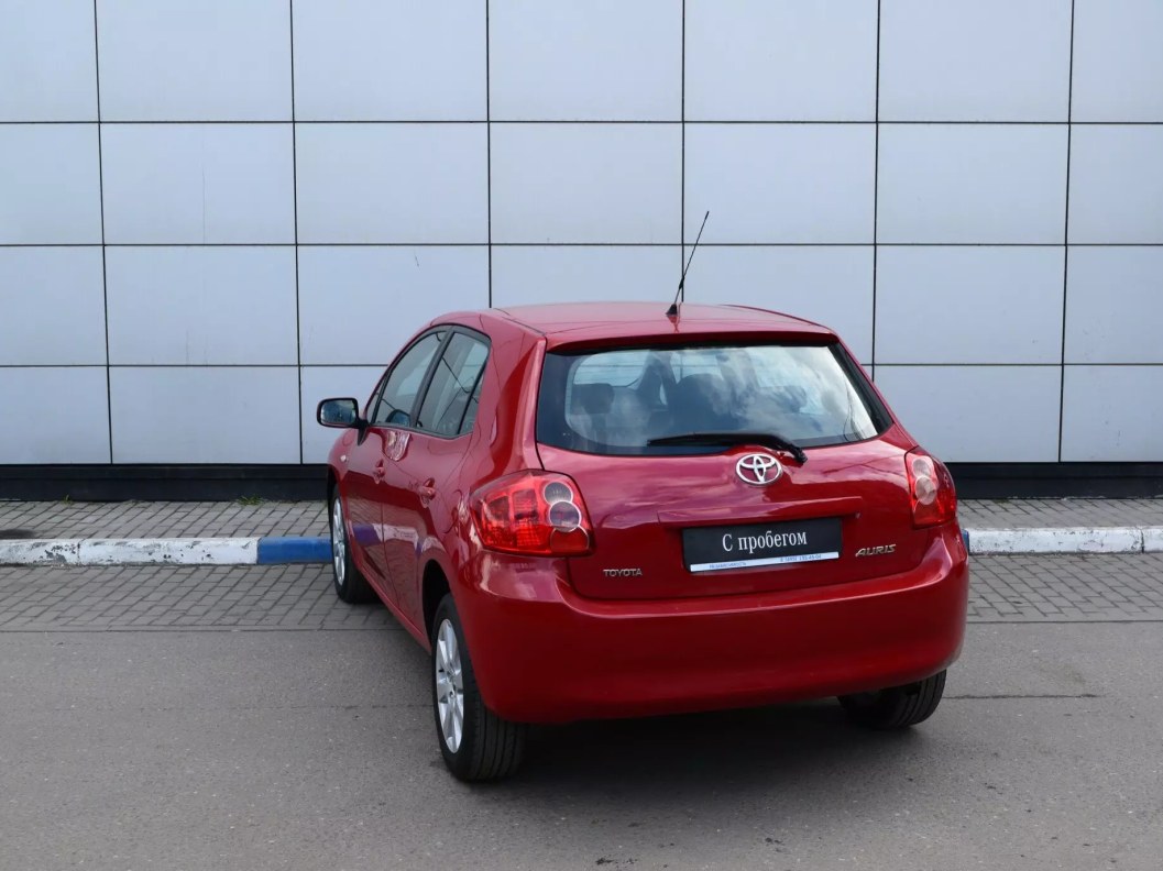 Toyota Auris 1.6  фото 8