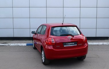 Toyota Auris 1.6  превью 8