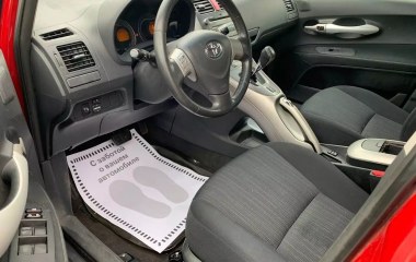 Toyota Auris 1.6  превью 9
