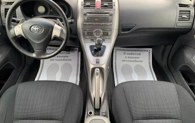 Toyota Auris 1.6  превью 10
