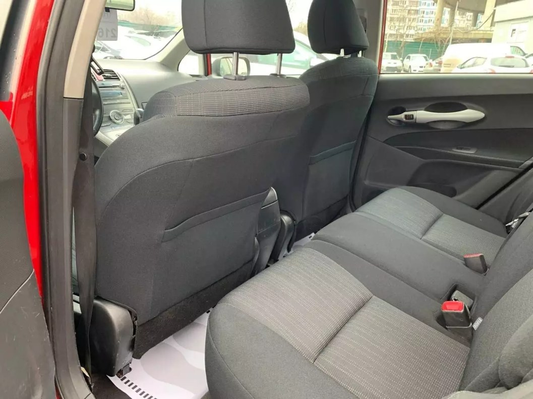 Toyota Auris 1.6  фото 11
