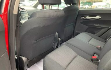 Toyota Auris 1.6  превью 11