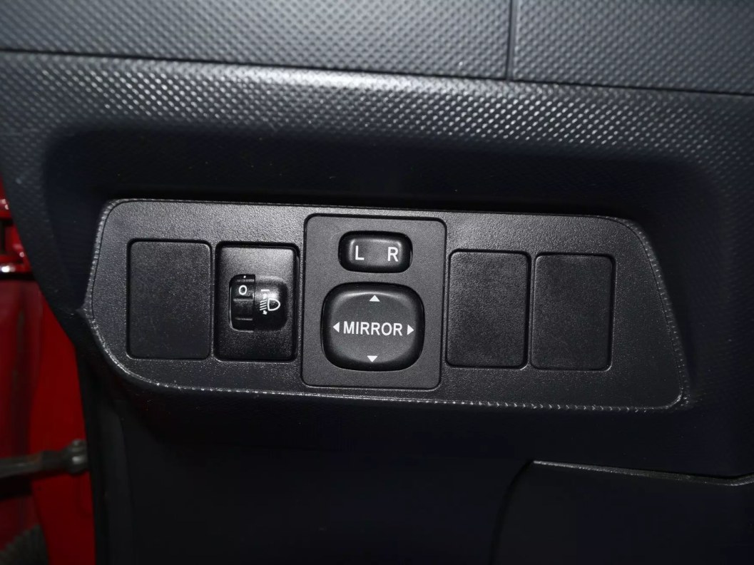 Toyota Auris 1.6  фото 12