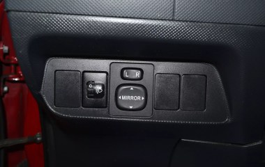 Toyota Auris 1.6  превью 12