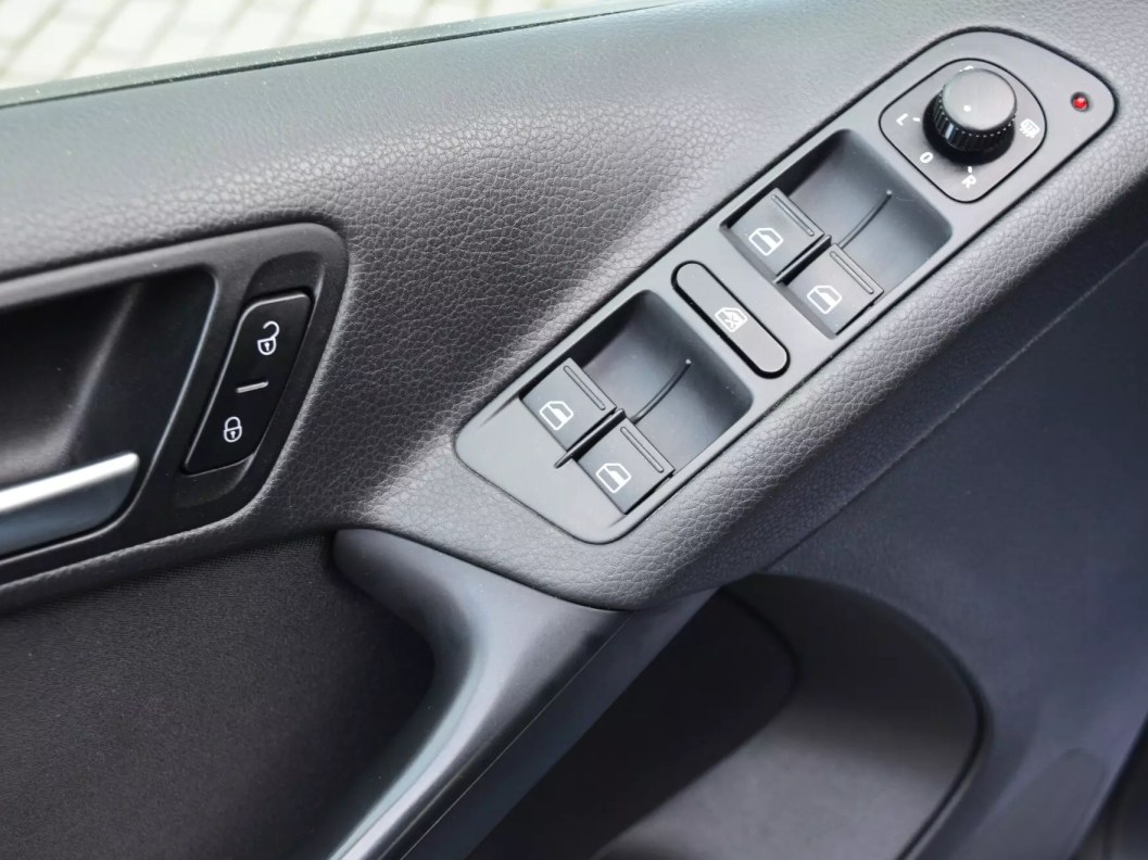 Volkswagen Tiguan Avenue 1.4 DSG фото 18