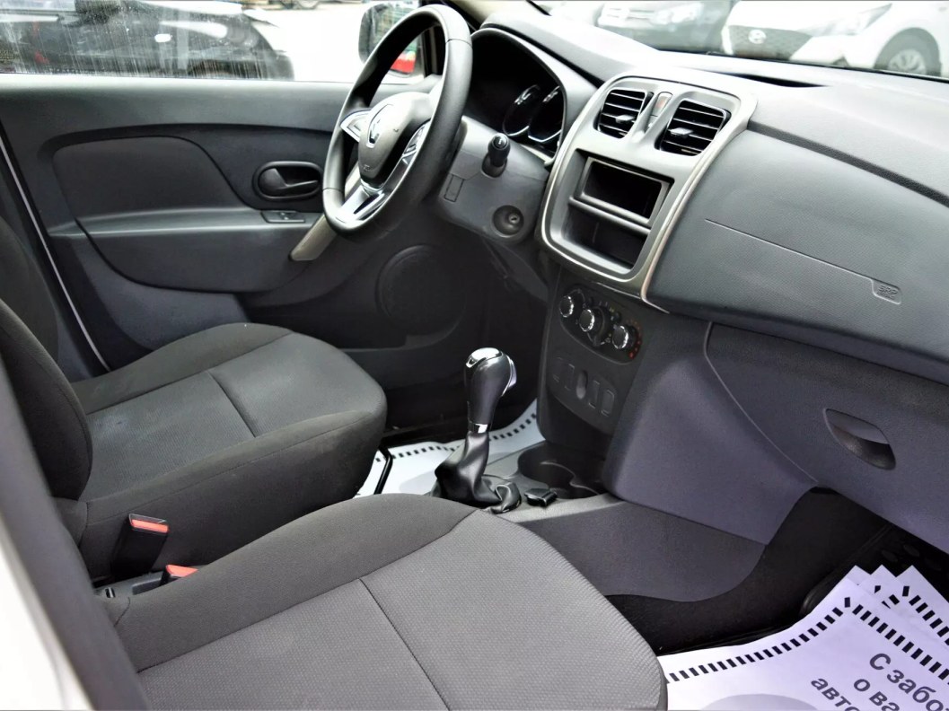 Renault Logan Life 1.6 АКПП фото 9