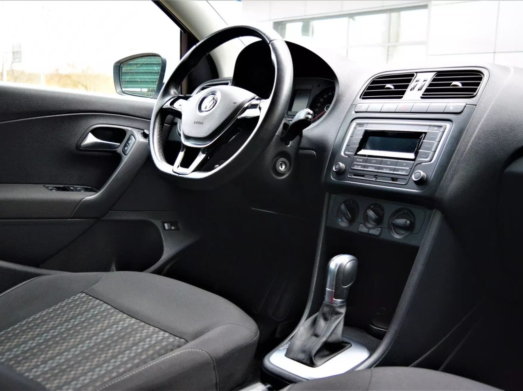 Volkswagen Polo Comfortline 1.6 АКПП фото 18