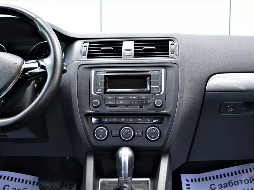 Volkswagen Jetta 1.4 DSG фото 21