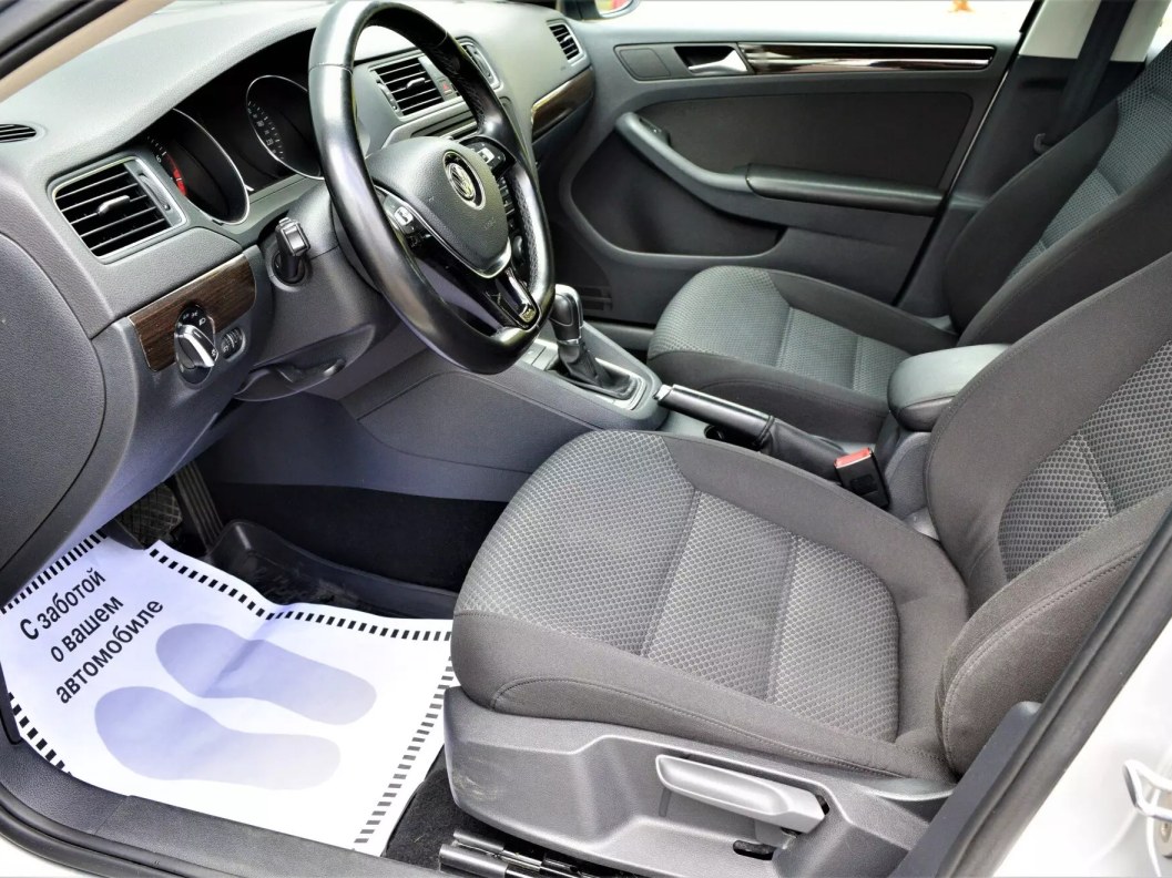 Volkswagen Jetta 1.6 АКПП фото 9