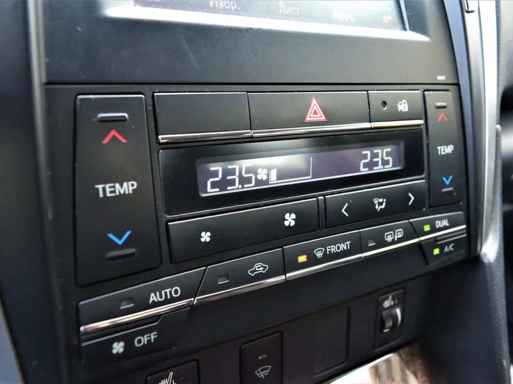Toyota Camry Комфорт 2.5 АКПП фото 19