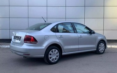 Volkswagen Polo Comfortline 1.6 АКПП превью 6
