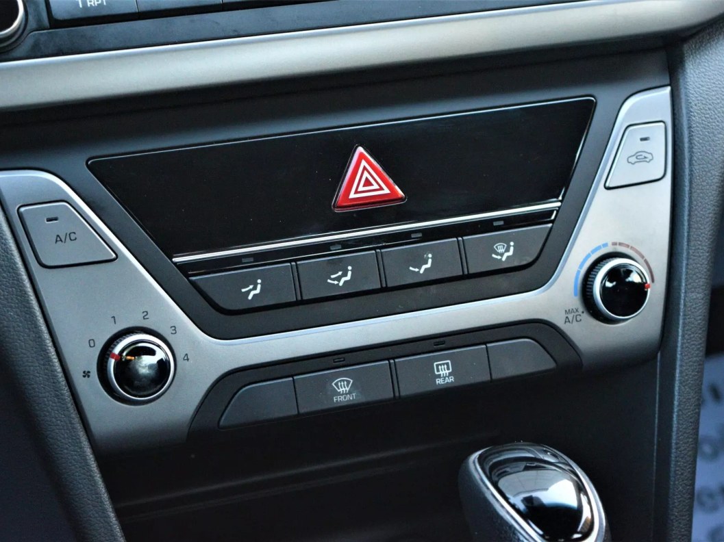 Hyundai Elantra Active 1.6 АКПП фото 18