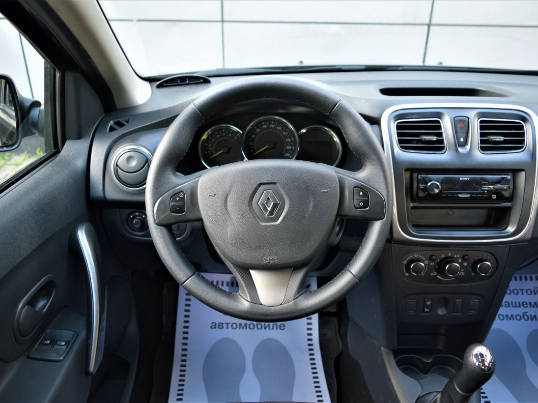 Renault Sandero Privilege 1.6 МКПП фото 14