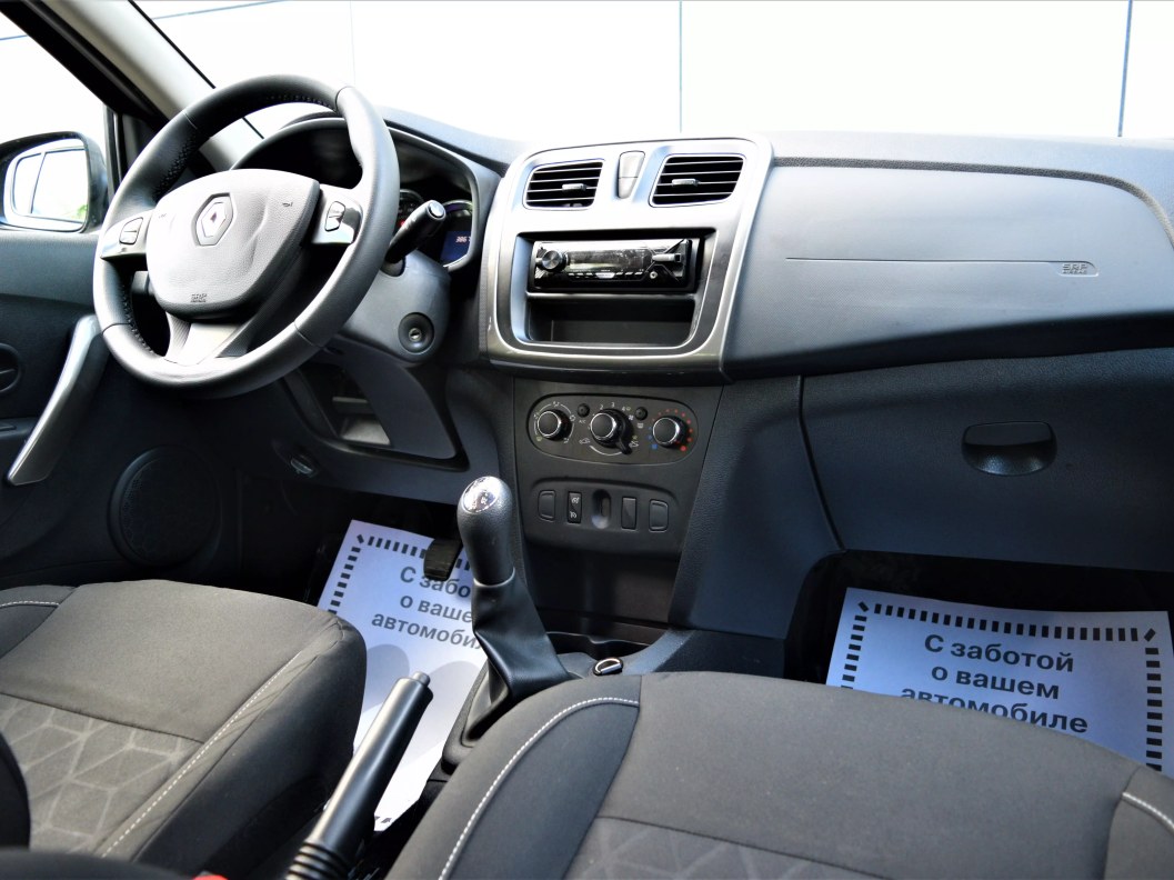 Renault Sandero Privilege 1.6 МКПП фото 17
