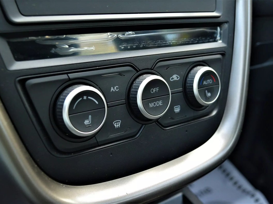 FAW Besturn X80 Luxury 2.0  фото 13