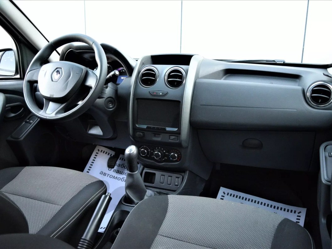 Renault Duster Expression 1.6 МКПП фото 10