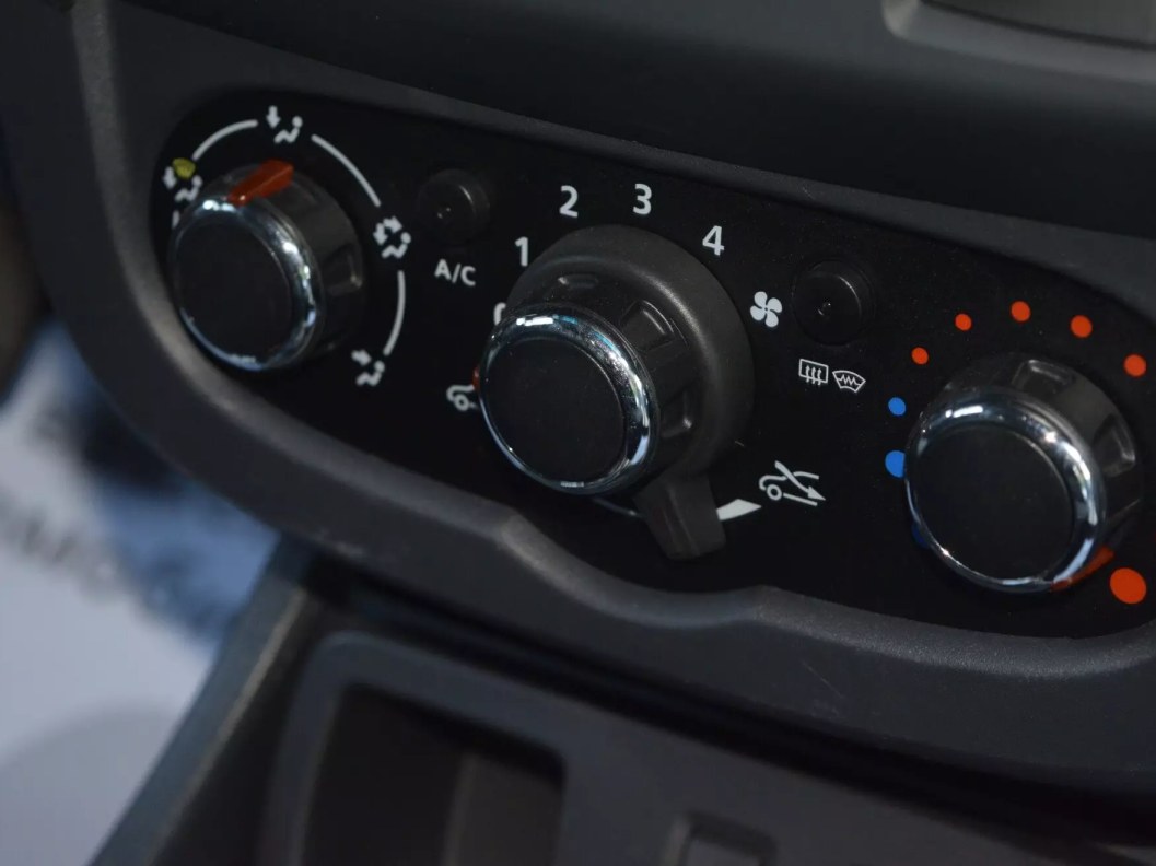Renault Duster Expression 1.6 МКПП фото 14