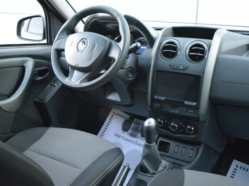 Renault Duster Expression 1.6 МКПП фото 15