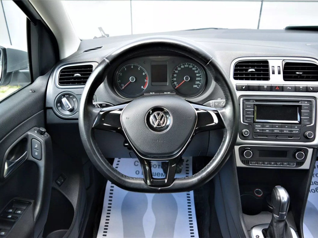 Volkswagen Polo Highline 1.6 АКПП фото 15